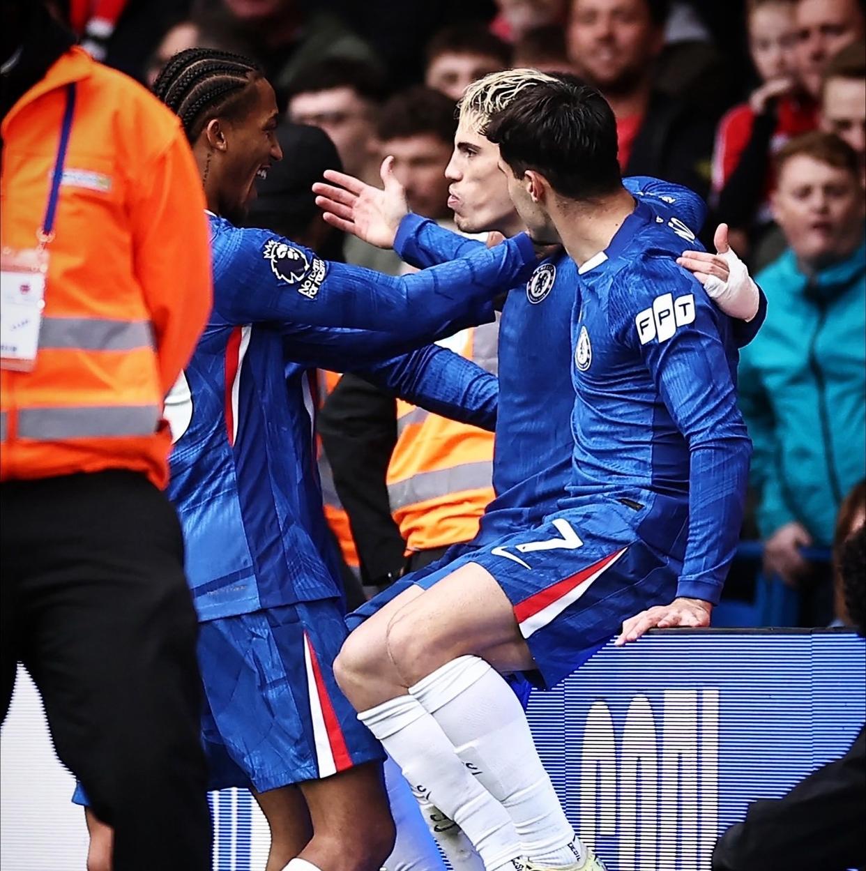 包含切尔西客场失利,主帅战术遭到质疑的词条 包含切尔西客场失利,主帅战术遭到质疑的词条