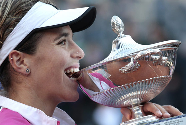 顶级女足球队获得历史性胜利，粉丝喜出望外(女足球冠军)